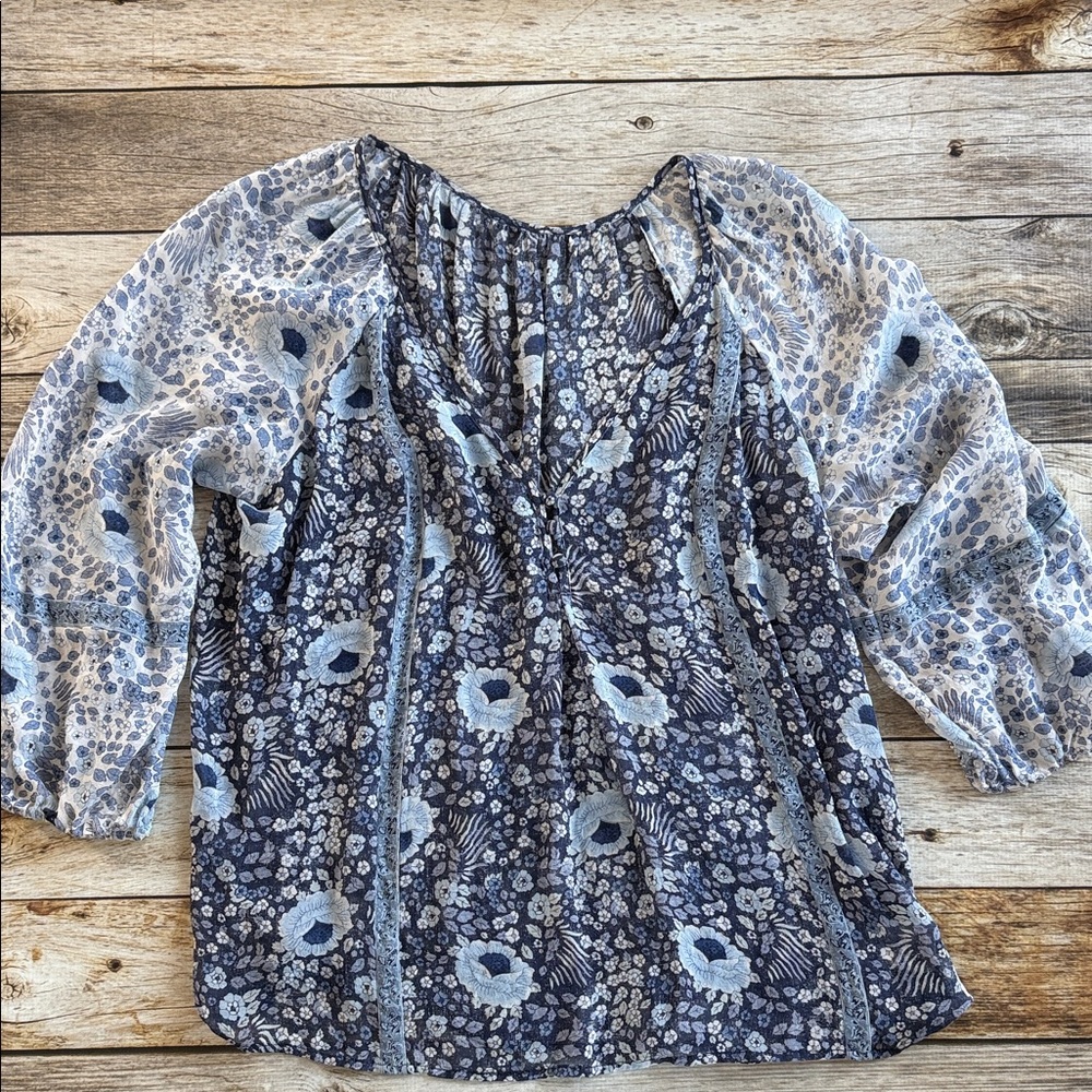 Joie Blue & White floral flowy top. Size XL